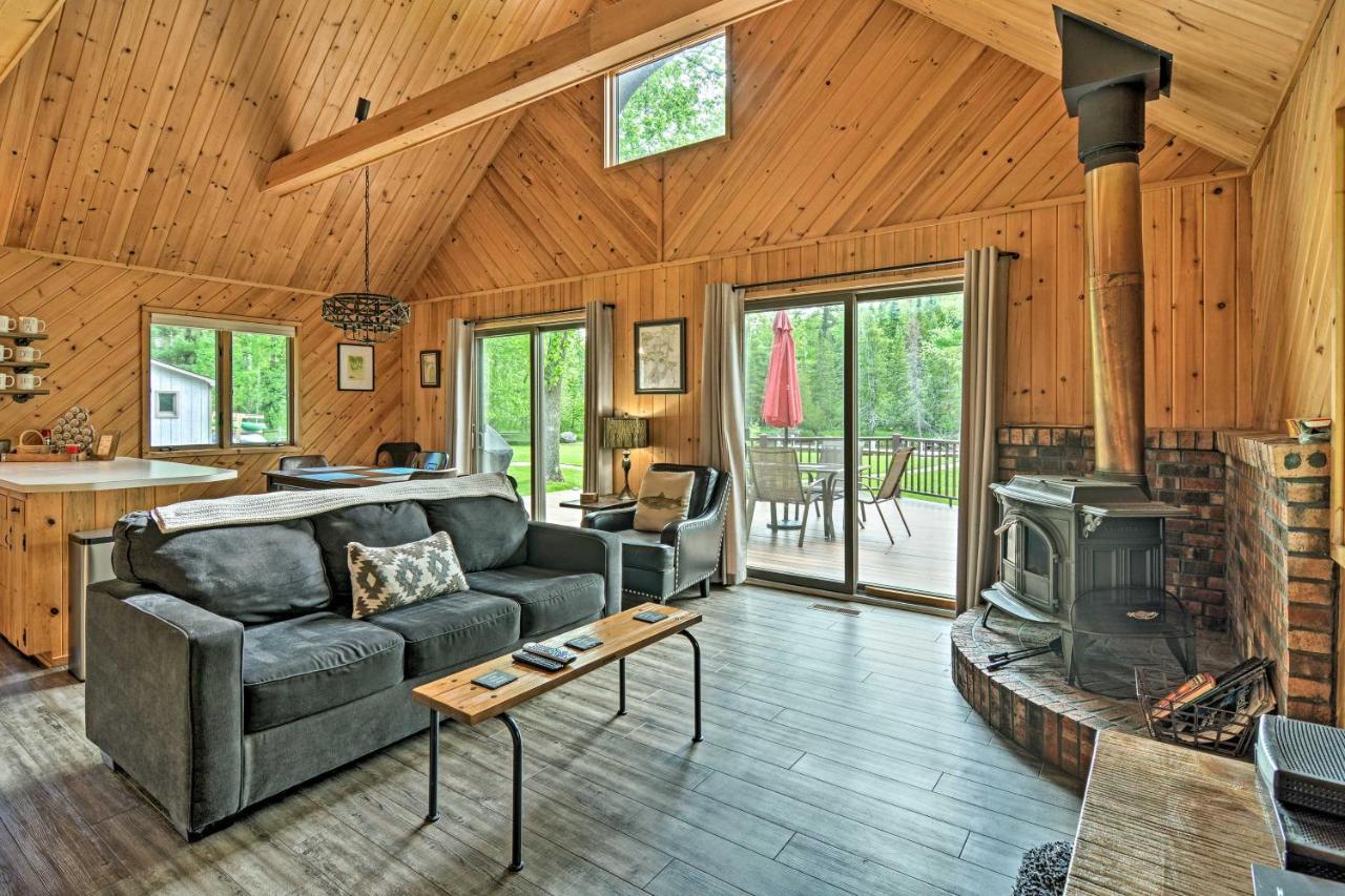 Riverfront Traverse City Cabin Fish, Kayak And Tube Exteriér fotografie