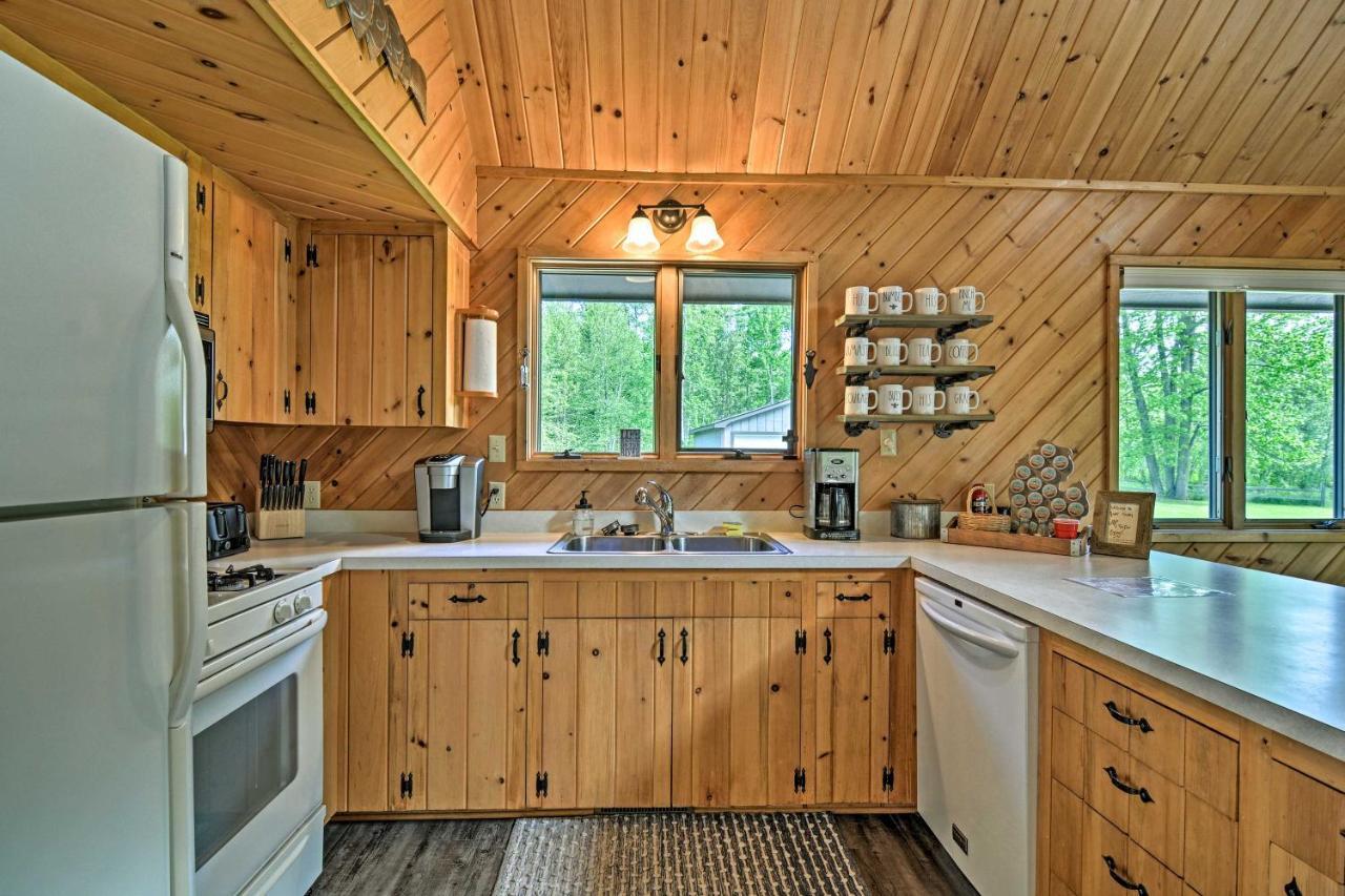 Riverfront Traverse City Cabin Fish, Kayak And Tube Exteriér fotografie