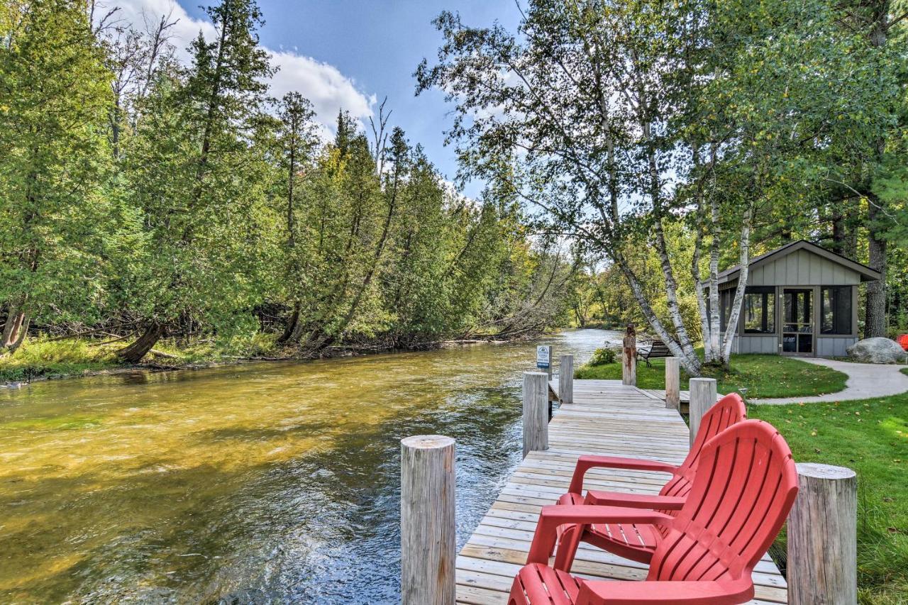 Riverfront Traverse City Cabin Fish, Kayak And Tube Exteriér fotografie