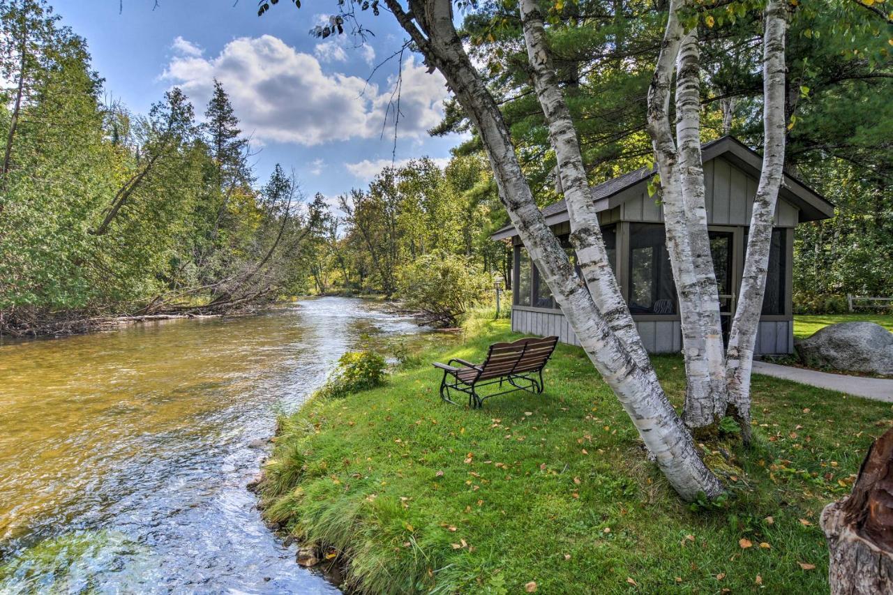 Riverfront Traverse City Cabin Fish, Kayak And Tube Exteriér fotografie