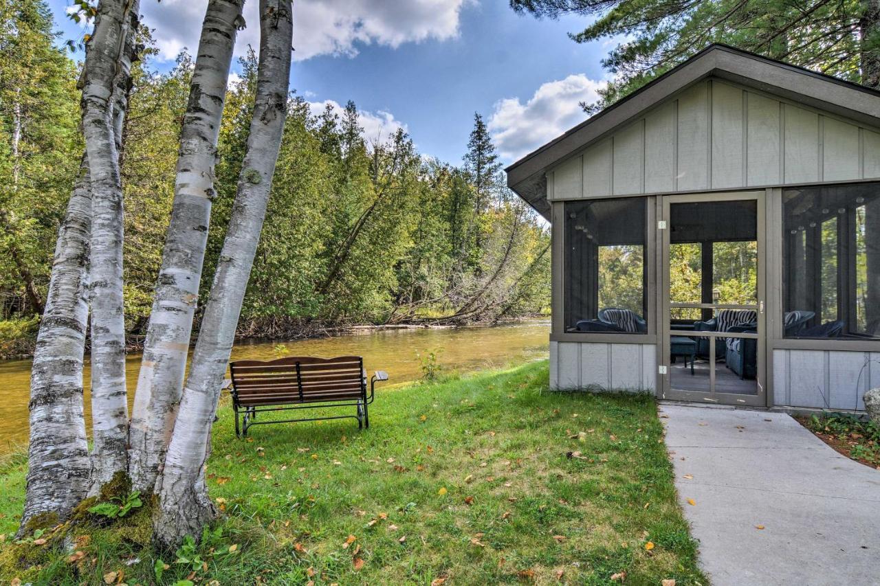 Riverfront Traverse City Cabin Fish, Kayak And Tube Exteriér fotografie