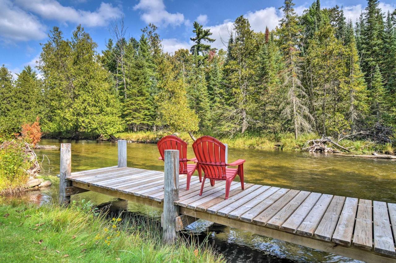 Riverfront Traverse City Cabin Fish, Kayak And Tube Exteriér fotografie