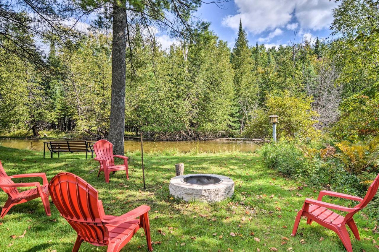 Riverfront Traverse City Cabin Fish, Kayak And Tube Exteriér fotografie