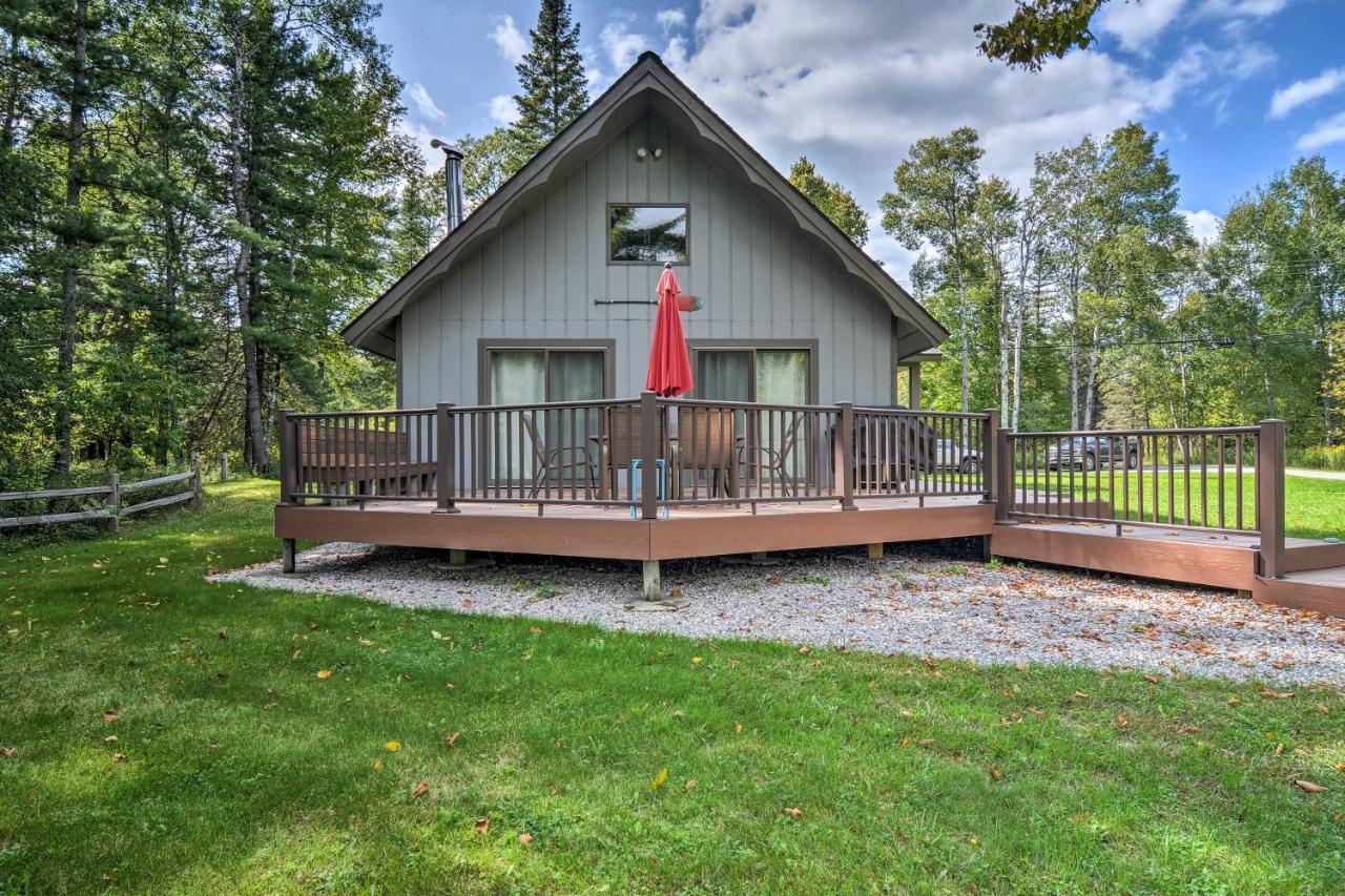 Riverfront Traverse City Cabin Fish, Kayak And Tube Exteriér fotografie